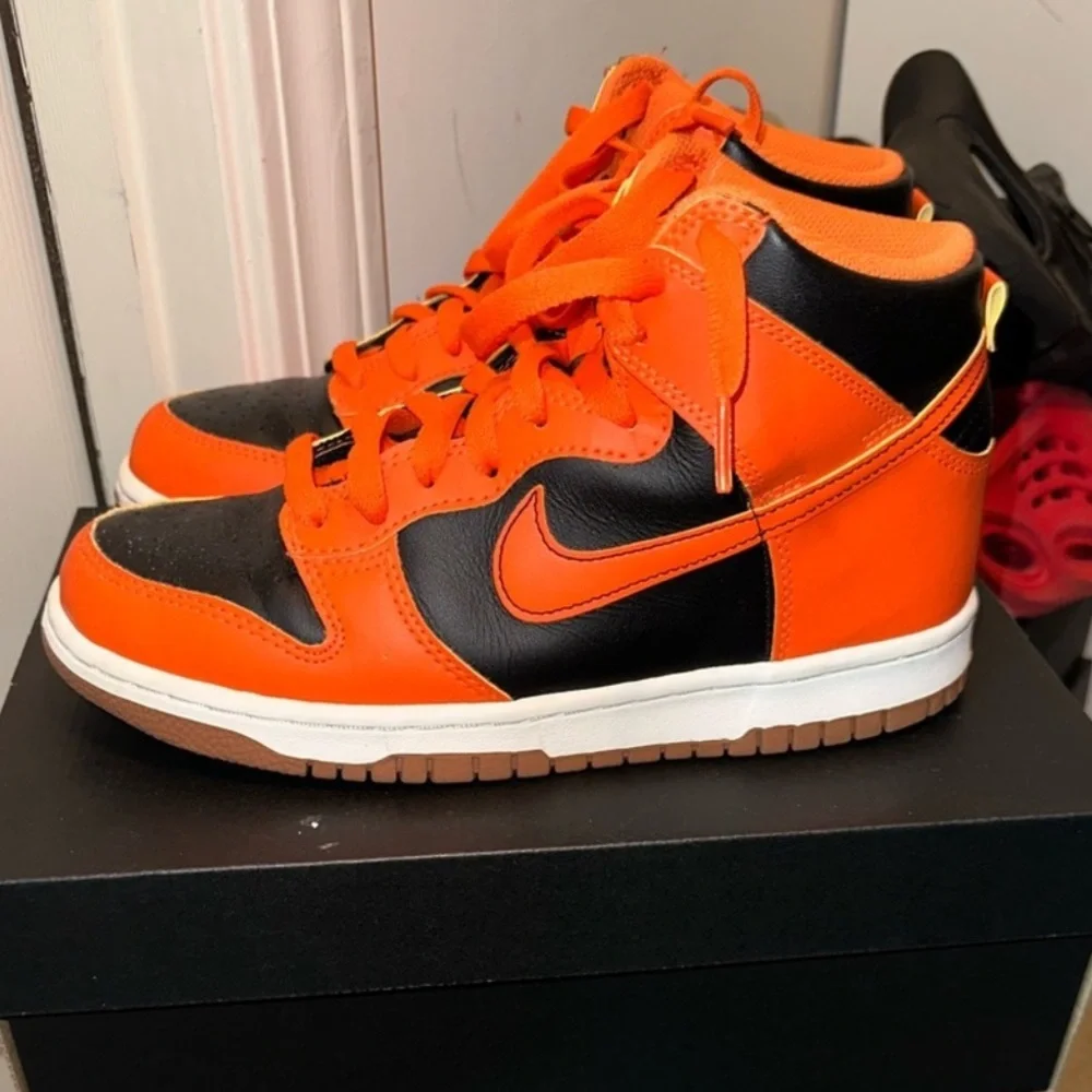 Nike Dunk High “Safety Orange”